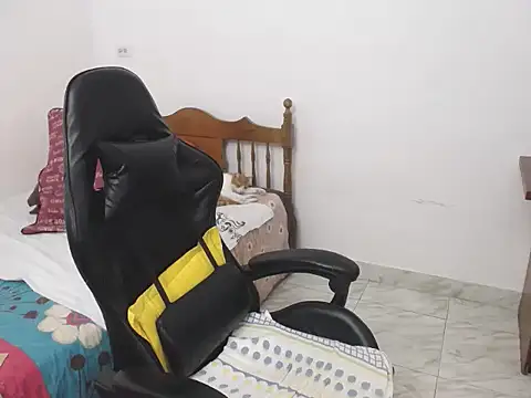 Snapshot of yeslluisa chatting on 07/15/26, 08:14 yeslluisa online show from 07/15/26, 08:14