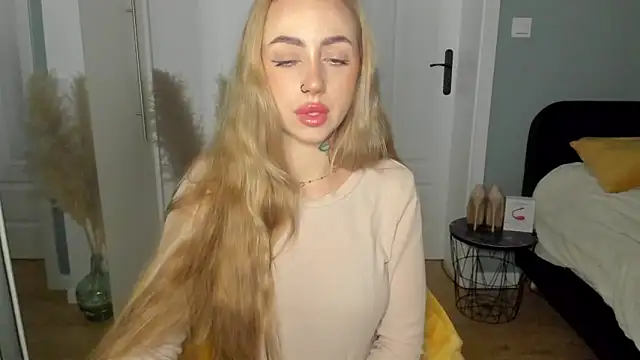 sexyCoralie online show from 05/18/26, 06:41