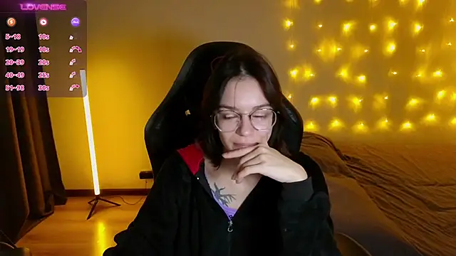 Snapshot of alyssa_sweet chatting on 12/02/24, 03:47 alyssa sweet online show from 12/02/24, 03:47