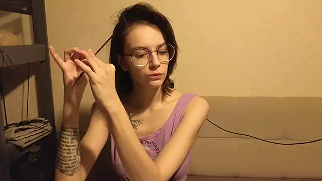 Snapshot of alyssa_sweet chatting on 12/15/24, 04:48 alyssa sweet online show from 12/15/24, 04:48