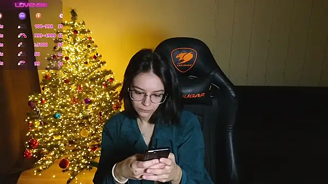 Snapshot of alyssa_sweet chatting on 12/24/24, 02:32 alyssa sweet online show from 12/24/24, 02:32