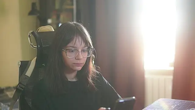 Snapshot of alyssa_sweet chatting on 09/25/25, 04:27 alyssa sweet online show from 09/25/25, 04:27