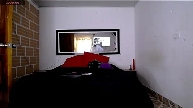 Snapshot of Julieta_Rodriguez chatting on 05/24/26, 05:40 Julieta Rodriguez online show from 05/24/26, 05:40