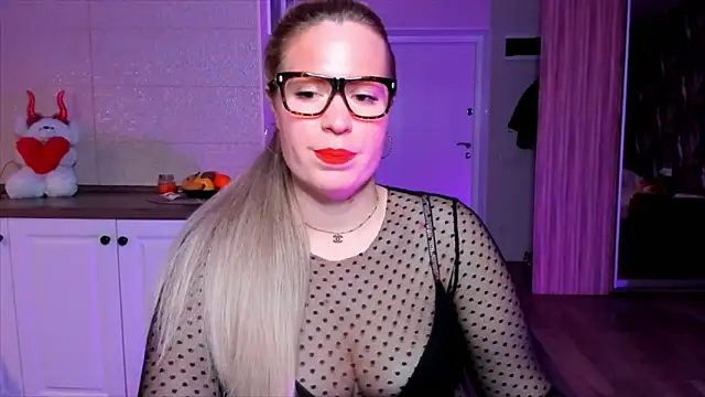 HotTiffani online show from 11/26/25, 03:35