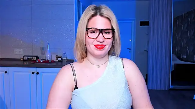 HotTiffani online show from 01/18/26, 06:39