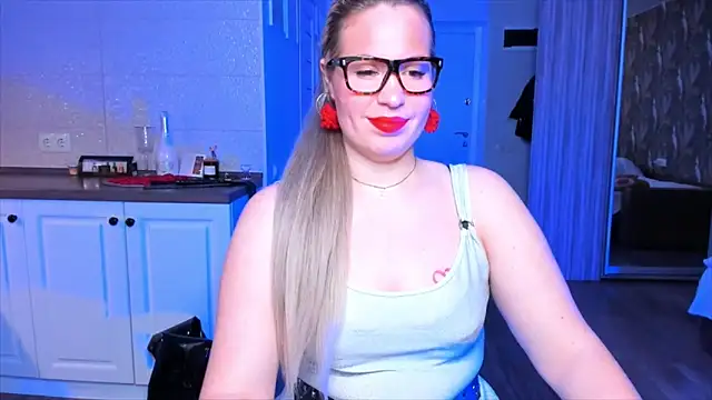 HotTiffani online show from 02/08/26, 09:02