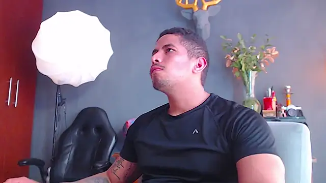 Snapshot of geirge_teacherxx chatting on 11/17/25, 08:03 geirge teacherxx online show from 11/17/25, 08:03