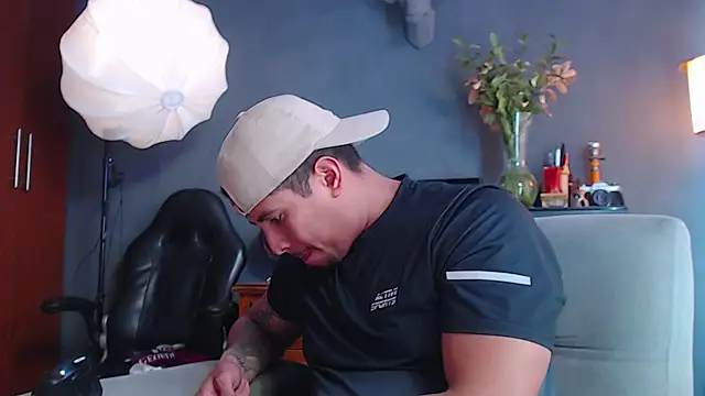 Snapshot of geirge_teacherxx chatting on 11/24/25, 06:40 geirge teacherxx online show from 11/24/25, 06:40