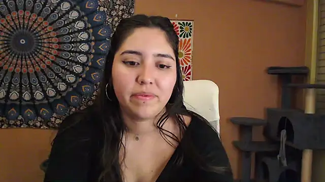 Snapshot of IntimateTales chatting on 12/19/24, 10:00 IntimateTales online show from 12/19/24, 10:00