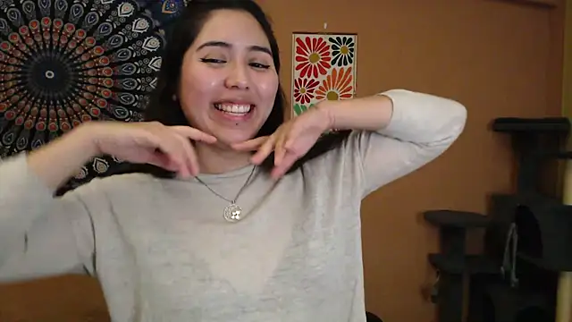 Snapshot of IntimateTales chatting on 01/06/25, 04:55 IntimateTales online show from 01/06/25, 04:55