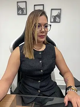 Snapshot of KellyBrooklyn_ chatting on 03/21/25, 12:17 KellyBrooklyn online show from 03/21/25, 12:17