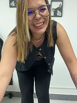 Snapshot of KellyBrooklyn_ chatting on 03/21/25, 03:24 KellyBrooklyn online show from 03/21/25, 03:24