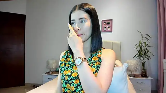 macarena vallejo online show from 02/18/25, 01:54