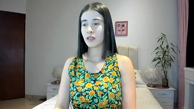 Snapshot of macarena_vallejo chatting on 04/12/26, 02:49 macarena vallejo online show from 04/12/26, 02:49