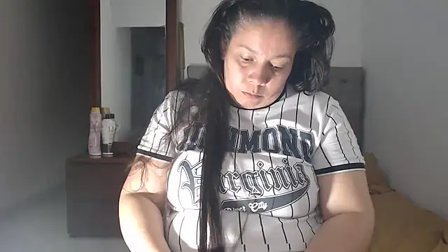 Snapshot of tiffany_horny_1 chatting on 03/07/25, 05:18 tiffany horny 1 online show from 03/07/25, 05:18