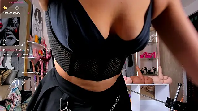 Snapshot of deepthroatlatina chatting on 02/20/25, 04:50 deepthroatlatina online show from 02/20/25, 04:50