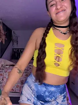 Snapshot of deepthroatlatina chatting on 02/06/26, 06:51 deepthroatlatina online show from 02/06/26, 06:51