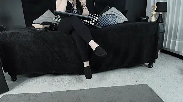  Jade 16 online show from 10/30/25, 11:55