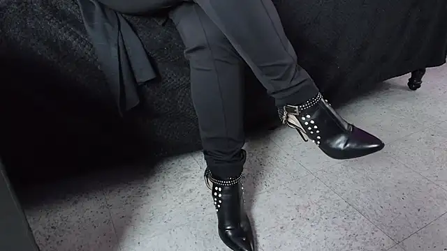  Jade 16 online show from 12/17/25, 12:00