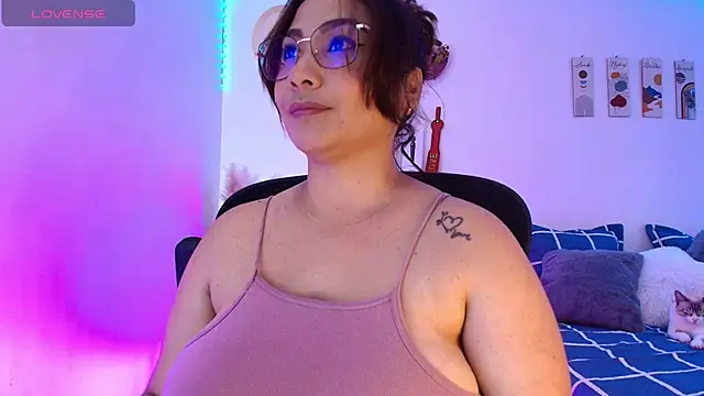 Snapshot of JuliRamirez chatting on 12/07/24, 03:52 JuliRamirez online show from 12/07/24, 03:52