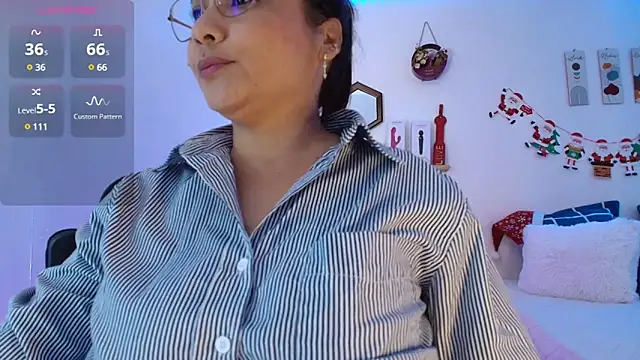 Snapshot of JuliRamirez chatting on 12/27/24, 08:28 JuliRamirez online show from 12/27/24, 08:28