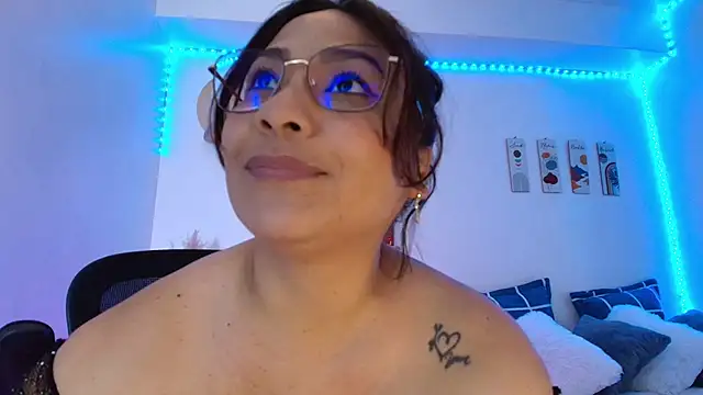 Snapshot of JuliRamirez chatting on 01/06/25, 11:20 JuliRamirez online show from 01/06/25, 11:20