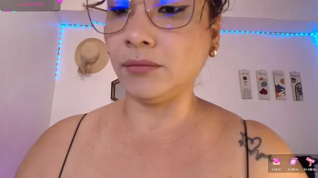 Snapshot of JuliRamirez chatting on 02/27/25, 06:31 JuliRamirez online show from 02/27/25, 06:31