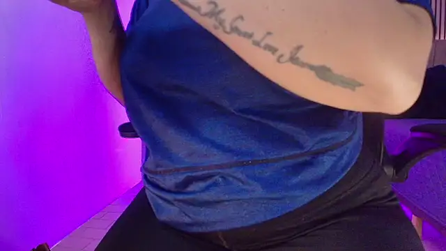 JuliRamirez online show from 04/15/26, 05:53