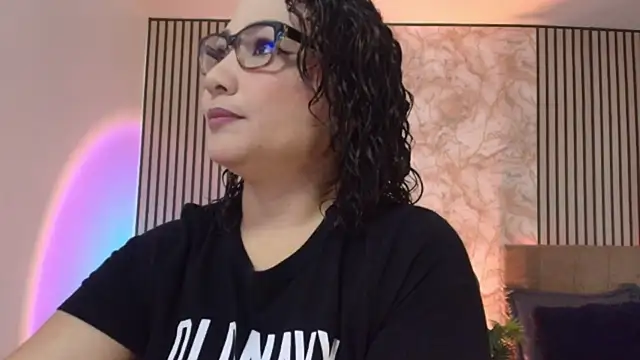 Snapshot of JuliRamirez chatting on 07/06/26, 01:19 JuliRamirez online show from 07/06/26, 01:19