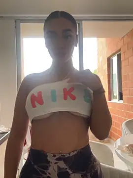 Snapshot of emma_andrew1 chatting on 11/10/25, 02:27 emma andrew1 online show from 11/10/25, 02:27