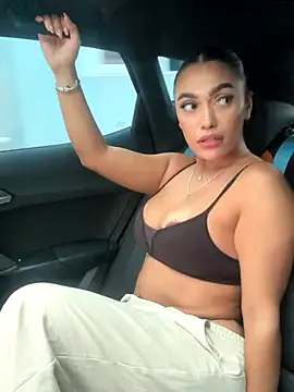 Snapshot of emma_andrew1 chatting on 11/16/25, 05:18 emma andrew1 online show from 11/16/25, 05:18