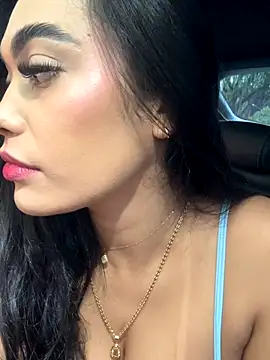 Snapshot of emma_andrew1 chatting on 11/24/25, 05:23 emma andrew1 online show from 11/24/25, 05:23