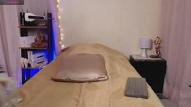 Swetisabella01 online show from 02/15/25, 11:28