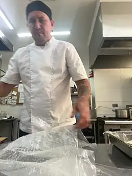 Snapshot of xavier_1988 chatting on 02/14/26, 07:43 xavier 1988 online show from 02/14/26, 07:43