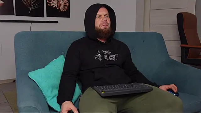 Snapshot of Tommy_Burnz chatting on 03/19/25, 04:57 Tommy Burnz online show from 03/19/25, 04:57