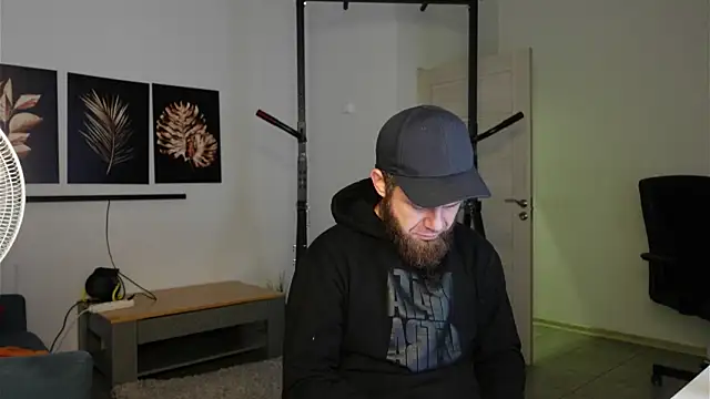 Snapshot of Tommy_Burnz chatting on 11/19/25, 06:46 Tommy Burnz online show from 11/19/25, 06:46