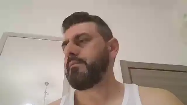 Snapshot of ChiIul11 chatting on 04/05/26, 11:35 ChiIul11 online show from 04/05/26, 11:35