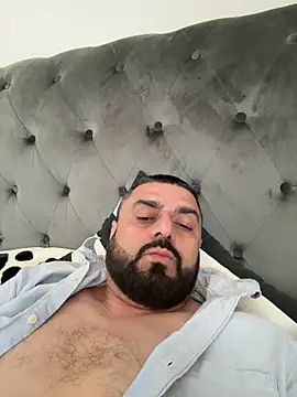 Snapshot of ChiIul11 chatting on 04/19/26, 12:48 ChiIul11 online show from 04/19/26, 12:48