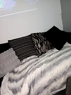 Snapshot of Leanne43 chatting on 02/25/26, 08:07 Leanne43 online show from 02/25/26, 08:07