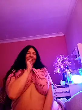 Snapshot of Leanne43 chatting on 04/02/26, 11:46 Leanne43 online show from 04/02/26, 11:46