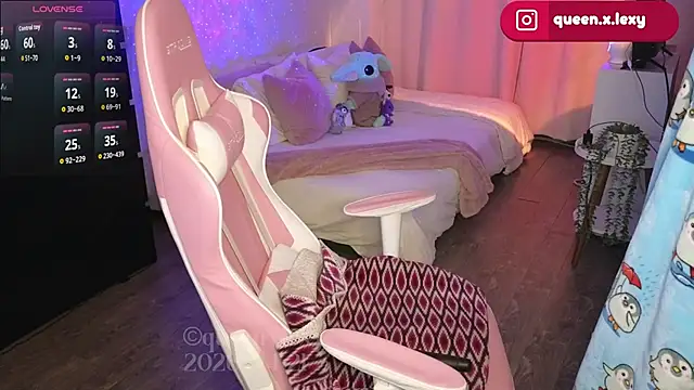 Snapshot of queenxlexy chatting on 04/21/26, 04:56 queenxlexy online show from 04/21/26, 04:56