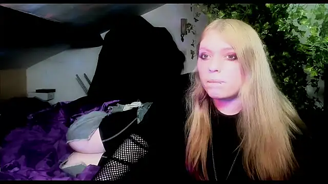 Snapshot of Blacklim00n chatting on 03/03/25, 10:20 Blacklim00n online show from 03/03/25, 10:20