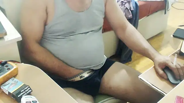 Snapshot of LiONTURK chatting on 09/26/25, 05:28 LiONTURK online show from 09/26/25, 05:28