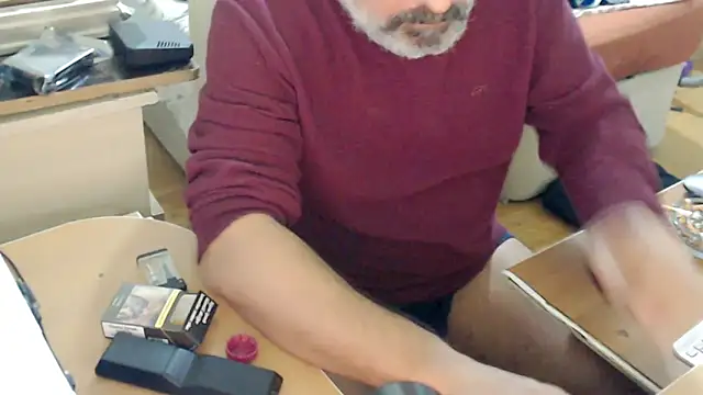 Snapshot of LiONTURK chatting on 10/12/25, 01:15 LiONTURK online show from 10/12/25, 01:15