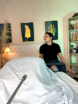 valerie lya online show from 11/10/25, 08:30