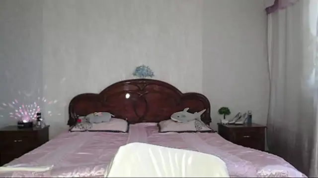 Snapshot of Batari chatting on 06/17/26, 04:48 Batari online show from 06/17/26, 04:48