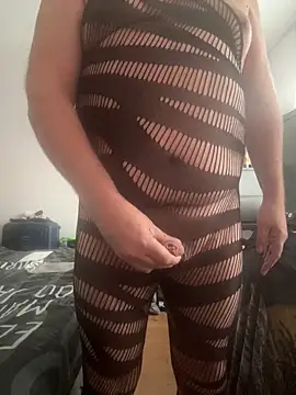 Snapshot of misterfield chatting on 11/24/25, 09:20 misterfield online show from 11/24/25, 09:20