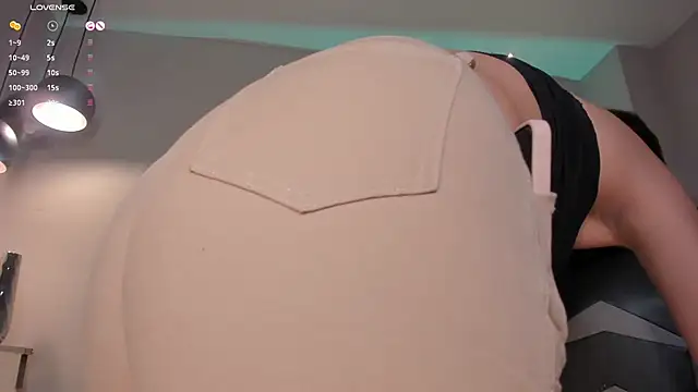 Snapshot of EllaClark chatting on 01/19/25, 12:49 EllaClark online show from 01/19/25, 12:49