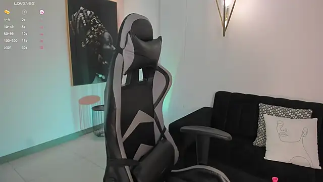 Snapshot of EllaClark chatting on 01/21/25, 10:08 EllaClark online show from 01/21/25, 10:08