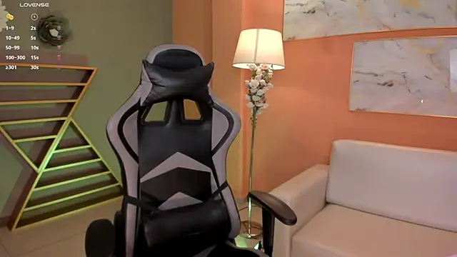 Snapshot of EllaClark chatting on 02/04/25, 08:06 EllaClark online show from 02/04/25, 08:06